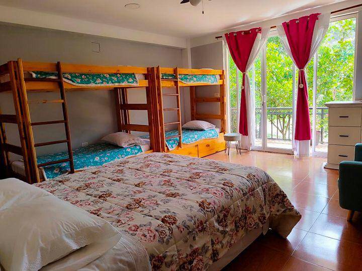 Habitación Familiar Habitación Familiar con litera y cama matrimonial, Zoila's Suite Escape