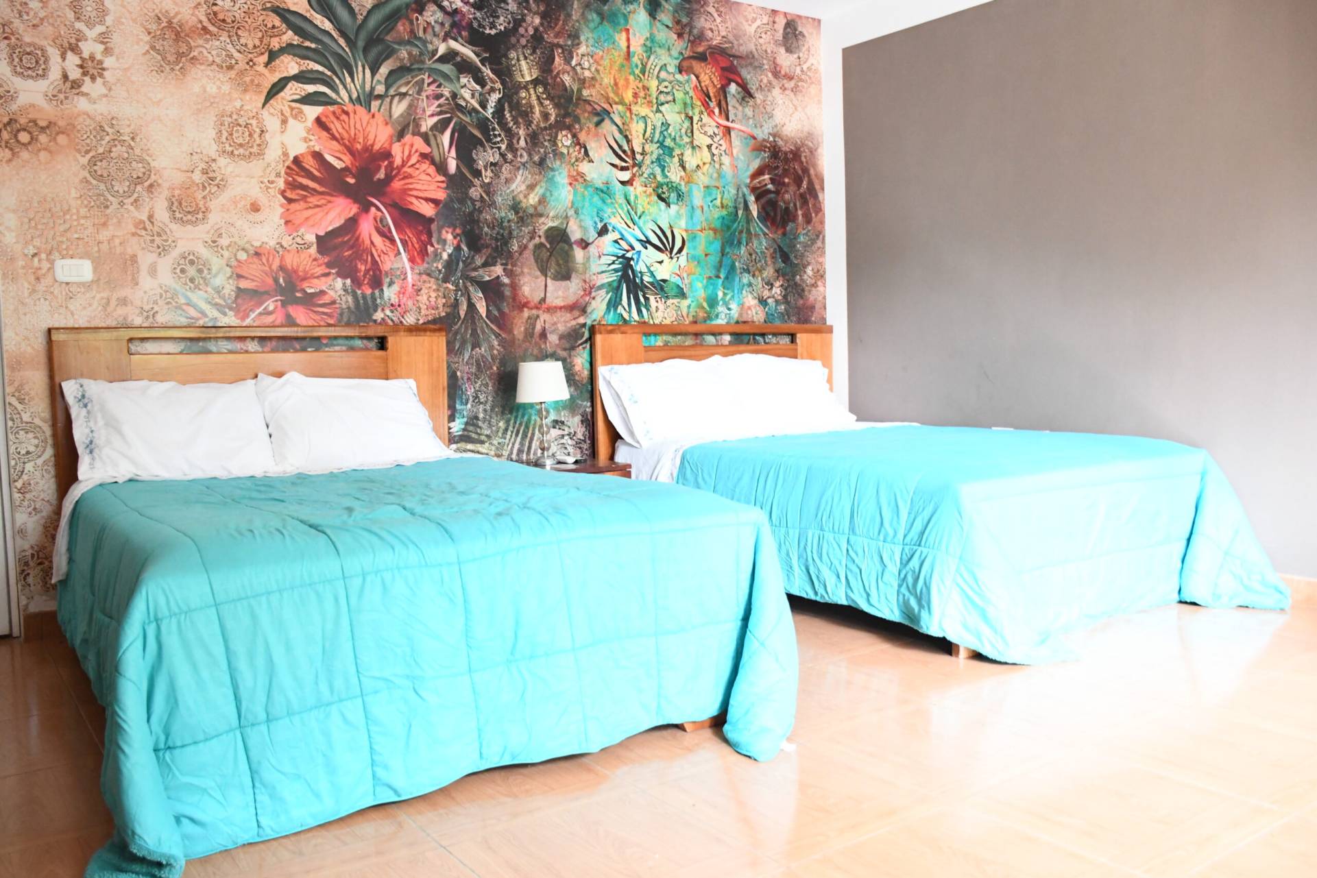 Habitación Doble Habitación Doble con dos camas y mural floral, Zoila's Suite Escape