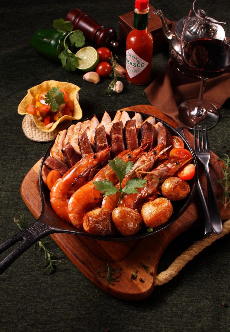 Plato de comida con tapas en Zoila's Suite Escape