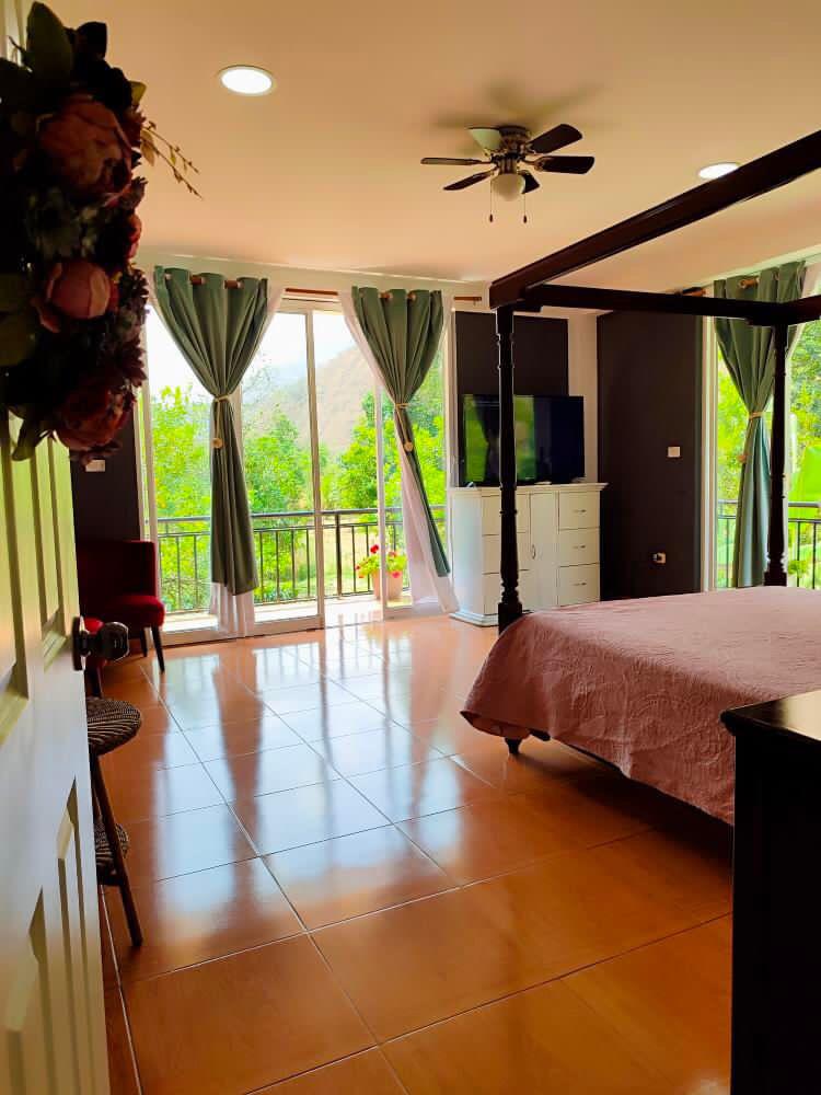 Habitación acogedora en Zoila's Suite Escape