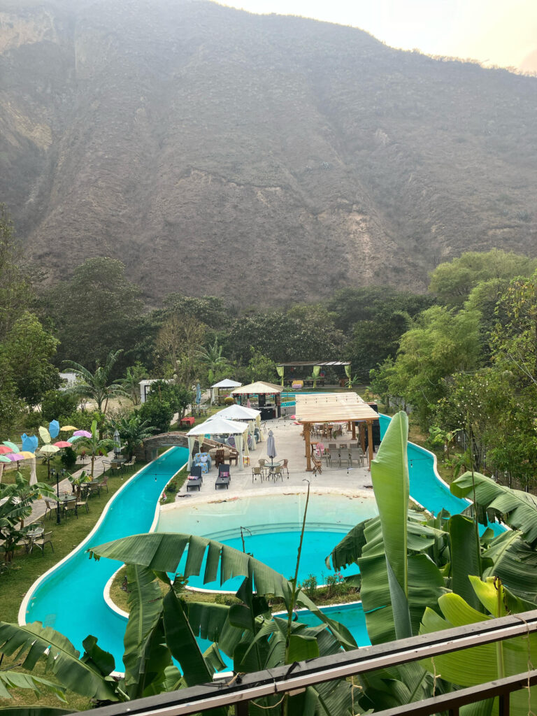 Vista aérea de la piscina de río lento en Zoila's Suite Escape